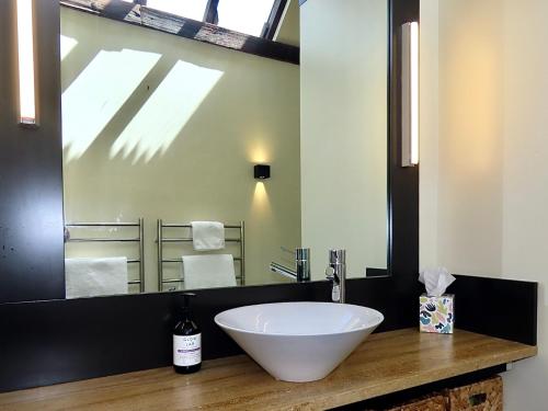 Ένα μπάνιο στο Inner City Executive Living