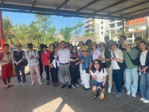 a group of people posing for a picture at Tuần Châu - Phương Đông Motel Hạ Long in Ha Long