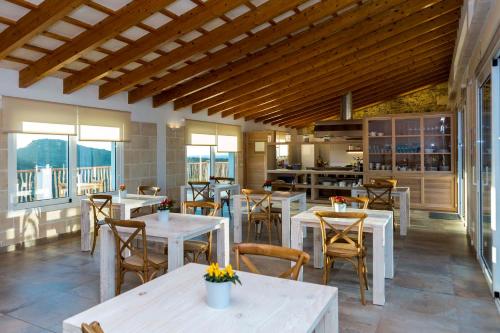 Agroturismo Son Vives Menorca - Adults Only 레스토랑 또는 맛집