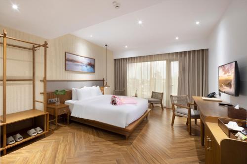 Ένα ή περισσότερα κρεβάτια σε δωμάτιο στο Iconic Long Hai Hotel