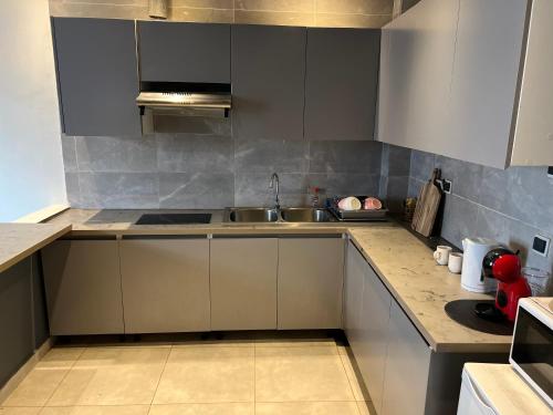 a kitchen with a sink and a counter top at Appartement meublé avec cuisine équipée, au bord la mer in Guediawaye