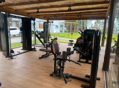 a gym with a bunch of treadmills and exercise bikes at Praia do Forte - Casa linda 3 quartos in Mata de Sao Joao