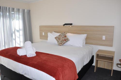 Postel nebo postele na pokoji v ubytování Balmoral Motel