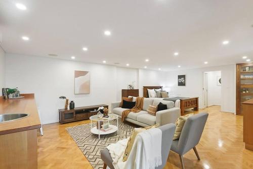 Χώρος καθιστικού στο Charming Family Retreat 4Bed in West Pennant Hills