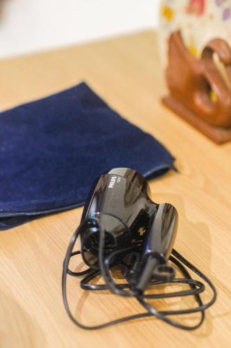 a computer mouse sitting on top of a wooden table at Omah Ralin Family Homestay with Spacious Joglo House in Timuran