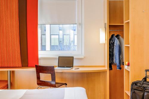 Postel nebo postele na pokoji v ubytování ibis Basel Bahnhof