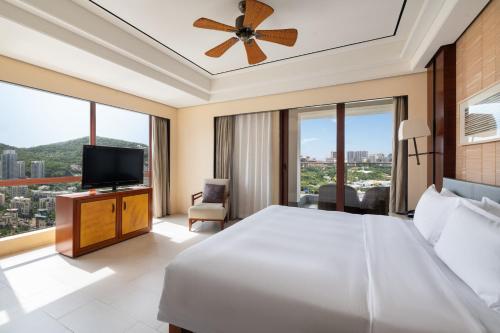 Μια τηλεόραση ή/και κέντρο ψυχαγωγίας στο Crowne Plaza Sanya City Center by IHG