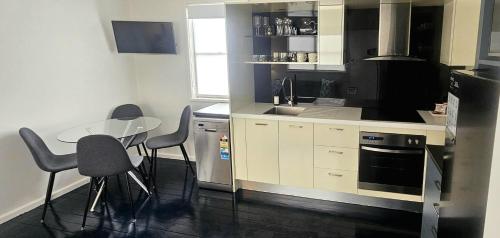 Η κουζίνα ή μικρή κουζίνα στο Fitzroy Lodge Cowra