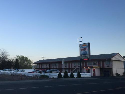 a hotel with a sign on the side of the street at Ephrata Inn Motel in Ephrata