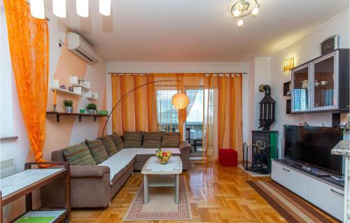 2 Bedroom Cozy Apartment In Novi Vinodolski