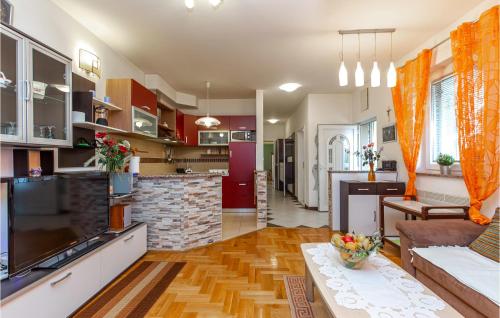 2 Bedroom Cozy Apartment In Novi Vinodolski