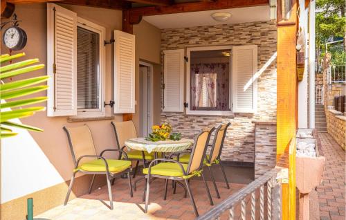 2 Bedroom Cozy Apartment In Novi Vinodolski
