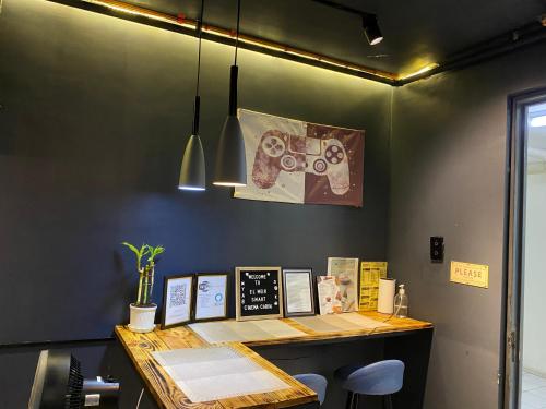 a desk with a picture of a camera on the wall at EL MEIR STAYCATION SMART CINEMA CABIN BESIDE ENCHANTED KiNGDOM in Santa Rosa