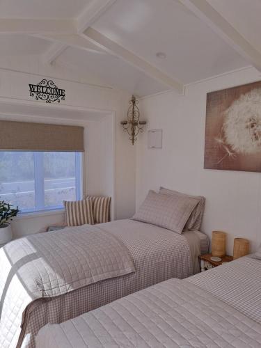 Postel nebo postele na pokoji v ubytování Spring Cottage