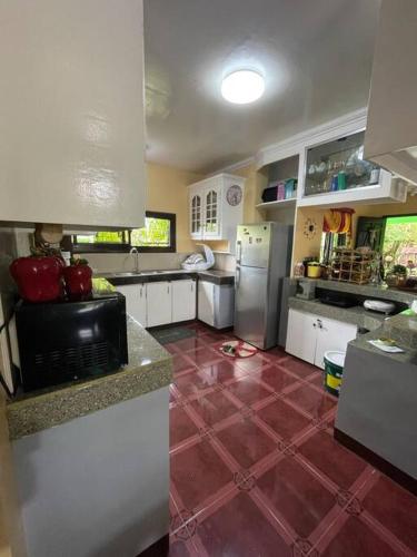 Una cocina o zona de cocina en B2 Guest House A-Main