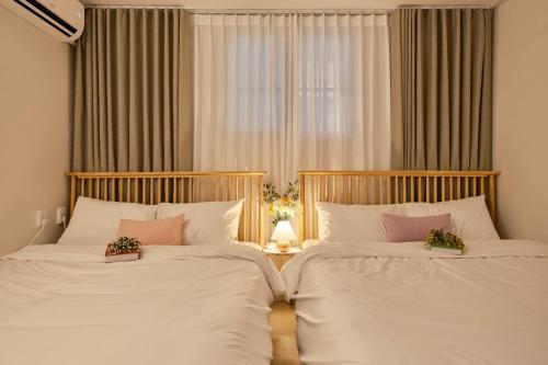 Ένα ή περισσότερα κρεβάτια σε δωμάτιο στο happy stay