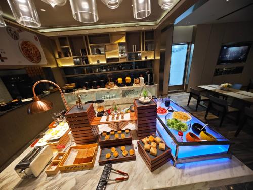 Makanan di atau berdekatan hotel