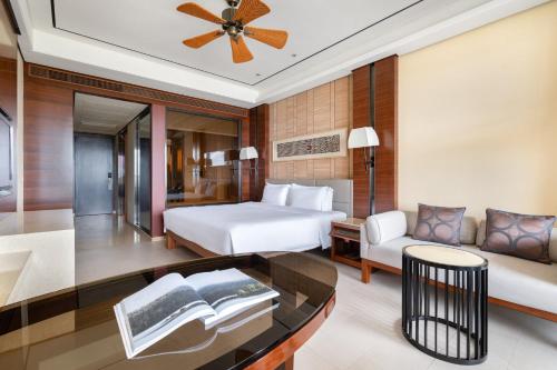 Ένα ή περισσότερα κρεβάτια σε δωμάτιο στο Crowne Plaza Sanya City Center by IHG
