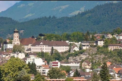 Ein allgemeiner Bergblick oder ein Berglick von der Ferienwohnung aus