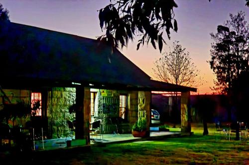 Taman di luar The Border Post, Bed and Breakfast