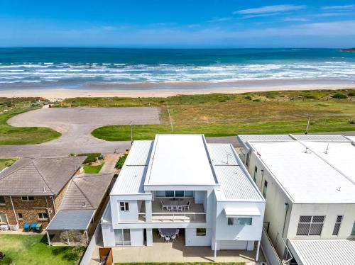 an aerial view of a house and the beach at Casa Bianca 50 Esplanade Middleton - Linen Included in Middleton