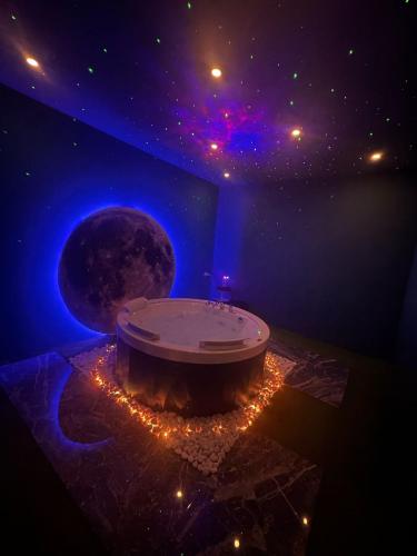 a room with a bath tub with a fake moon at Spa Suite in Quartucciu