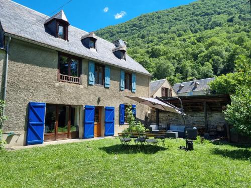 Grande maison chaleureuse