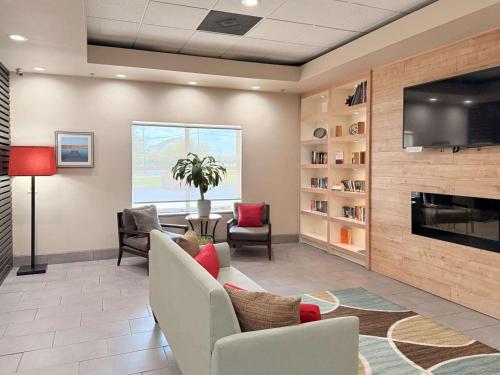 a living room with a couch and a fireplace at Country Inn & Suites by Radisson, Harlingen, TX in Harlingen