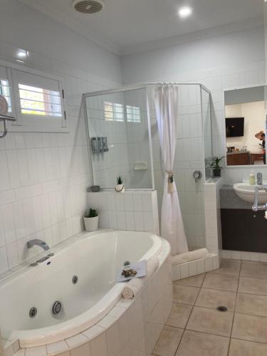Ένα μπάνιο στο Gecko Lodge Kalbarri