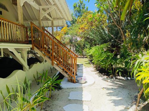 Κήπος έξω από το Scar Reef Resort - Beachfront Paradise HALF BOARD or NIGHT STAY