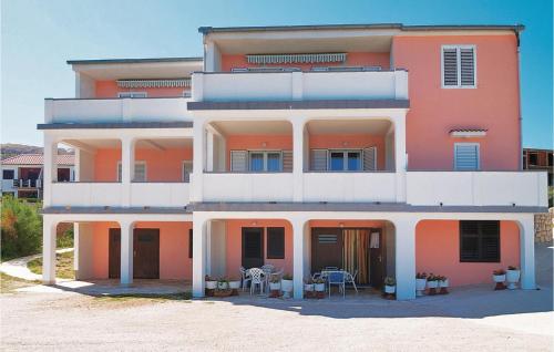 Gorgeous Apartment In Pag With House Sea View