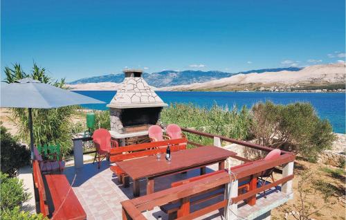Gorgeous Apartment In Pag With House Sea View