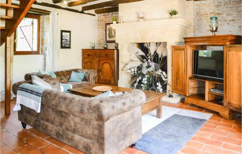 Photo de la galerie de l'établissement Cozy Home In Marcillac-Saint-Quenti, à Marcillac-Saint-Quentin