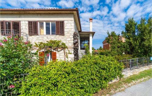 Beautiful Apartment In Umag With Wifi