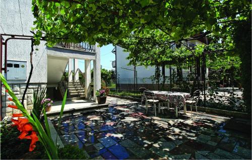 Beautiful Apartment In Umag With Wifi