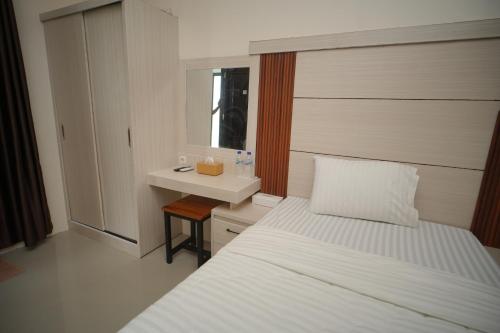 a hotel room with a bed and a sink at Achazia Homestay in Labuan Bajo