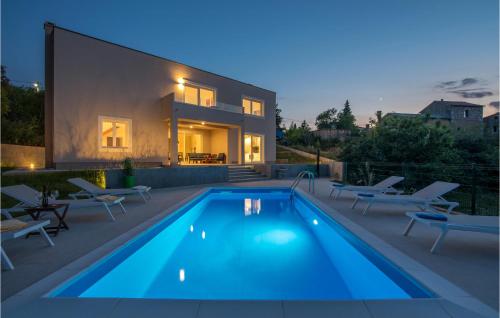 3 Bedroom Pet Friendly Home In Vrh