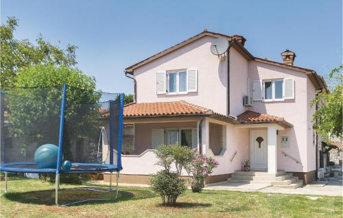 3 Bedroom Gorgeous Apartment In Marcana