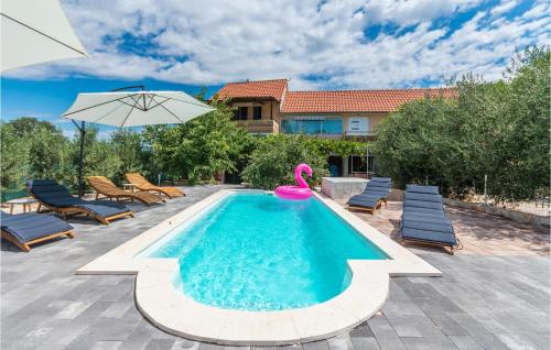 a swimming pool with a pink flamingo in the middle at Lovely Apartment In Polaca With Wifi in Polača