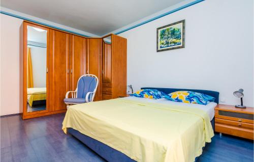 a bedroom with a bed and a desk and a chair at Two-Bedroom Apartment In Slano in Slano