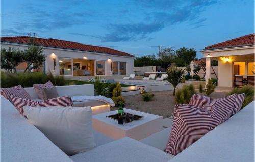 Un lugar para sentarse en Villa Nebesi