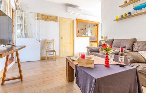 Η κουζίνα ή μικρή κουζίνα στο 4 Bedroom Cozy Home In Arahal