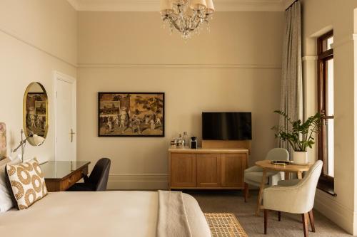TV a/nebo společenská místnost v ubytování Ellerman House