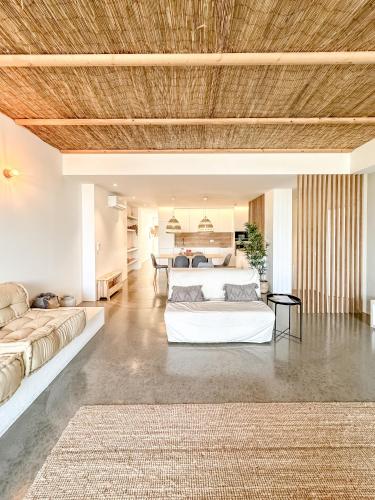 a living room with two beds and a couch at Atelier 321- Porto- Praia- Rio- Terraço in Vila Nova de Gaia