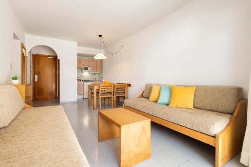 Χώρος καθιστικού στο Inturotel Azul Garden