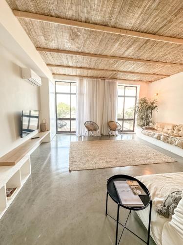 a large living room with a couch and a table at Atelier 321- Porto- Praia- Rio- Terraço in Vila Nova de Gaia