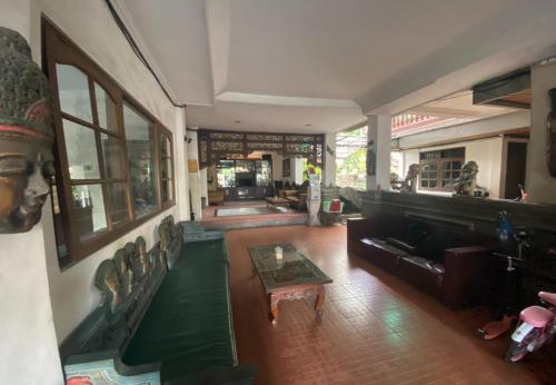 a living room with a couch and a table at Hotel Candra Adigraha in Denpasar