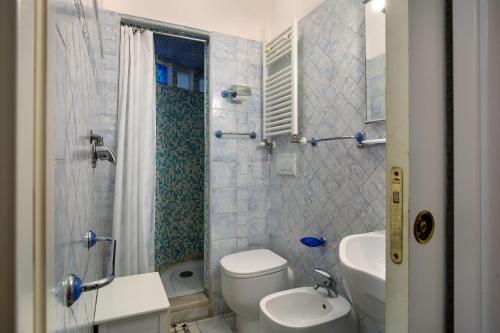 Kúpeľňa v ubytovaní Best Relax Home Marina Di Carrara