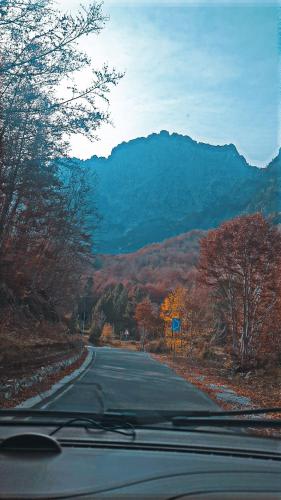 an empty road with a mountain in the distance at Villa Davisol in Theth