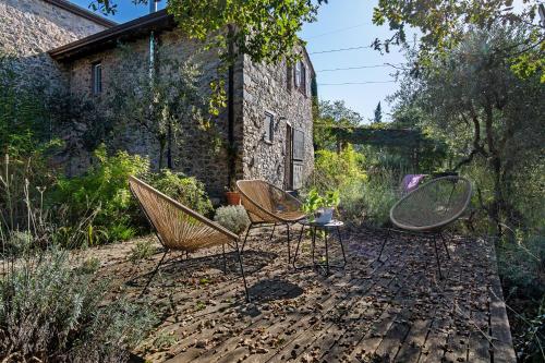 two chairs and a table in front of a building at Casa Lavanda Country House in Camaiore